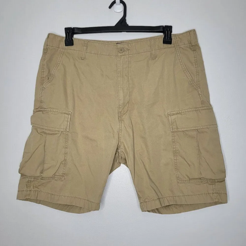 Levi's tan cargo pockets loose fit shorts size 38